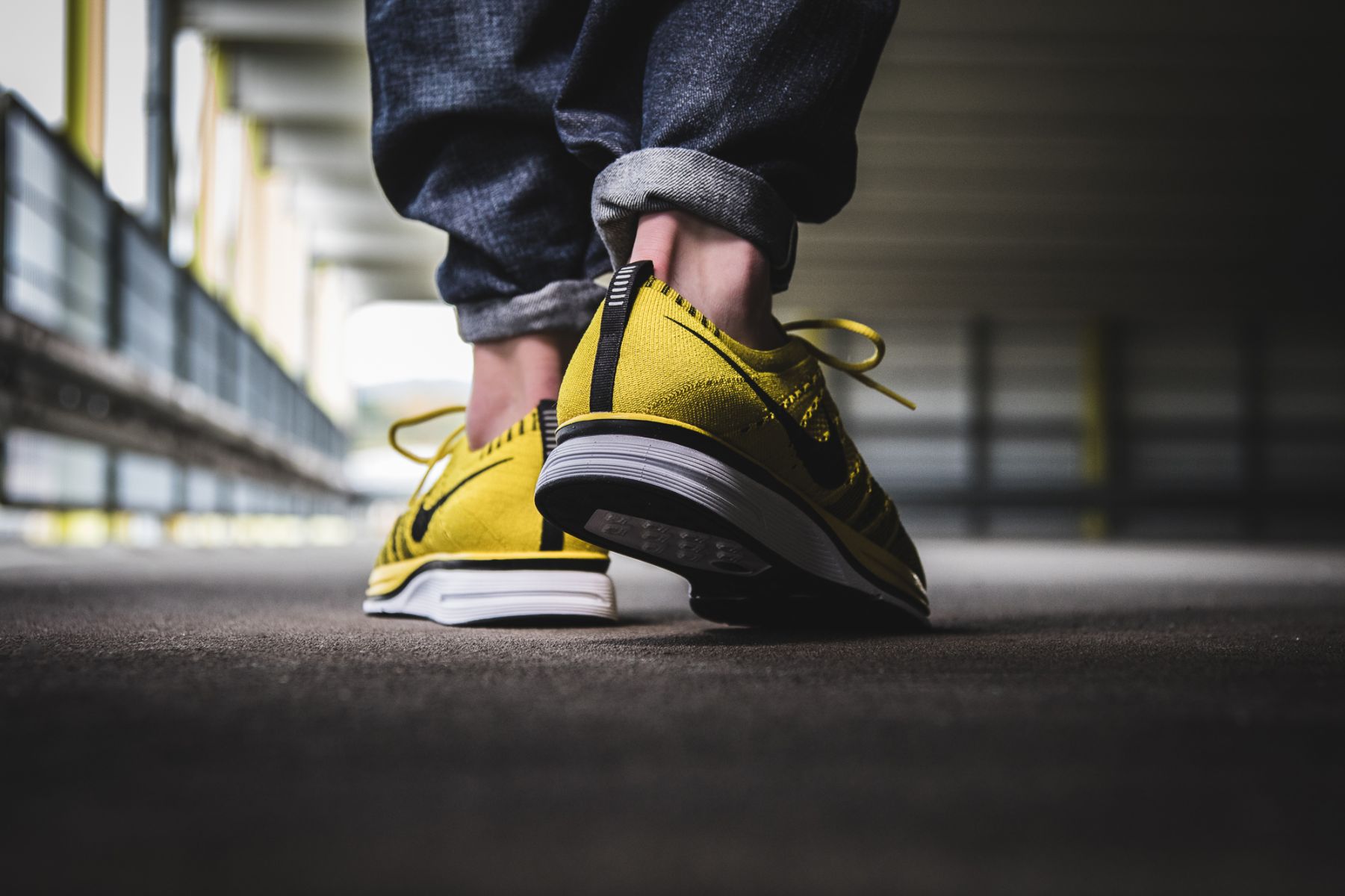 Nike flyknit trainer yellow on clearance feet